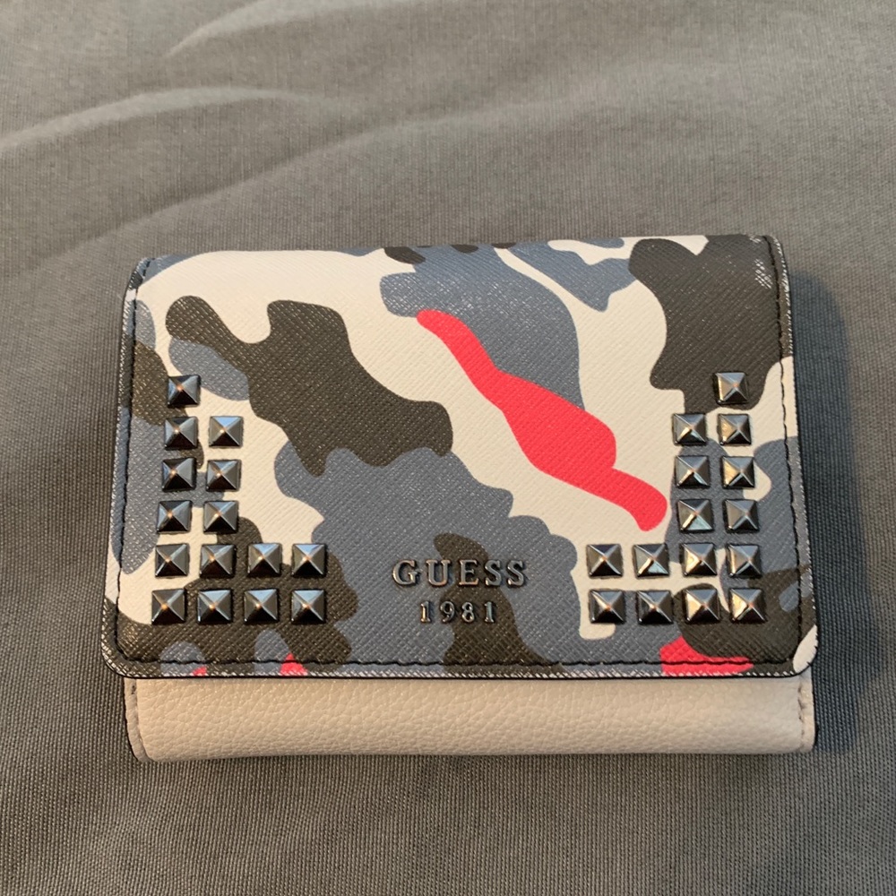 Guess Gabi Small Trifold Camo Wallet